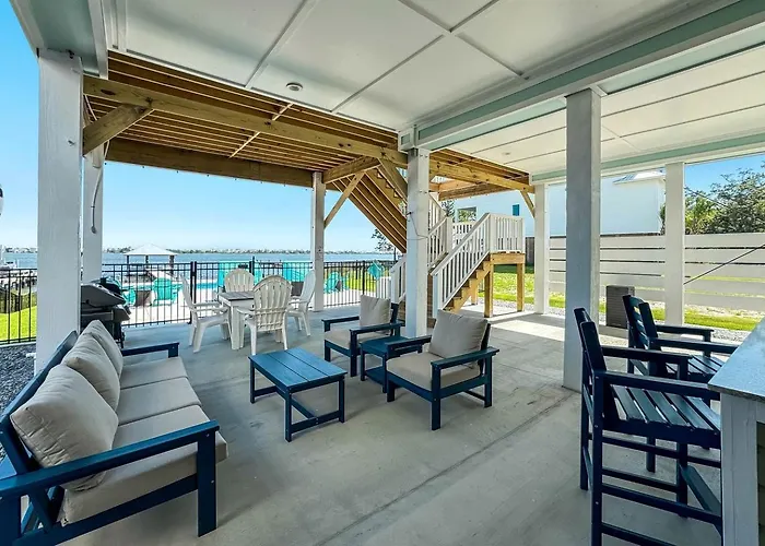 Luxurious Waterfront Lagoon With Heated Pool & Private Dock Near Gulf Shores, Alabama Holiday home Gulf Shores