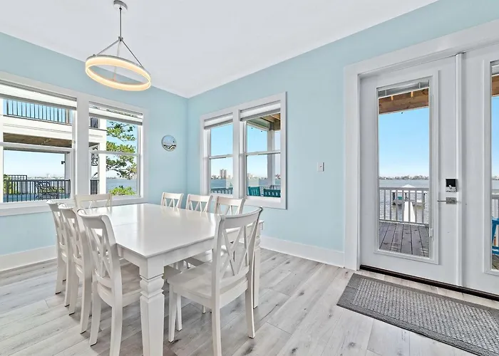 Luxurious Waterfront Lagoon With Heated Pool & Private Dock Near Gulf Shores, Alabama *
