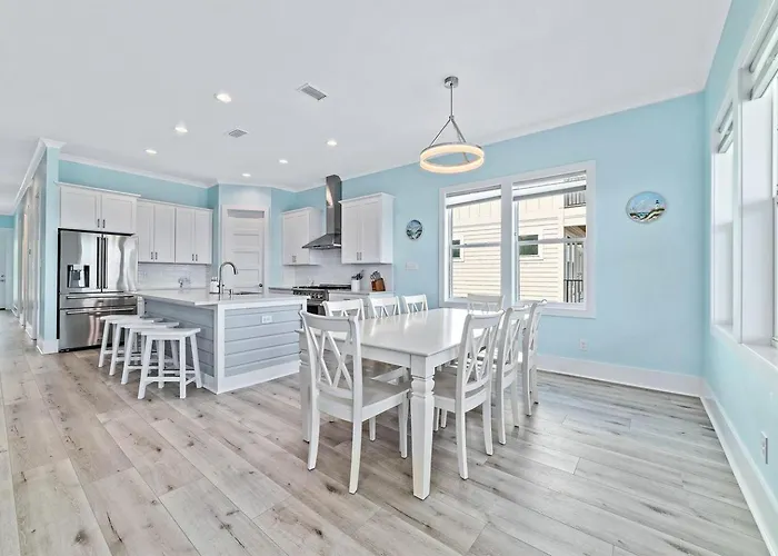 Luxurious Waterfront Lagoon With Heated Pool & Private Dock Near Gulf Shores, Alabama Holiday home Gulf Shores