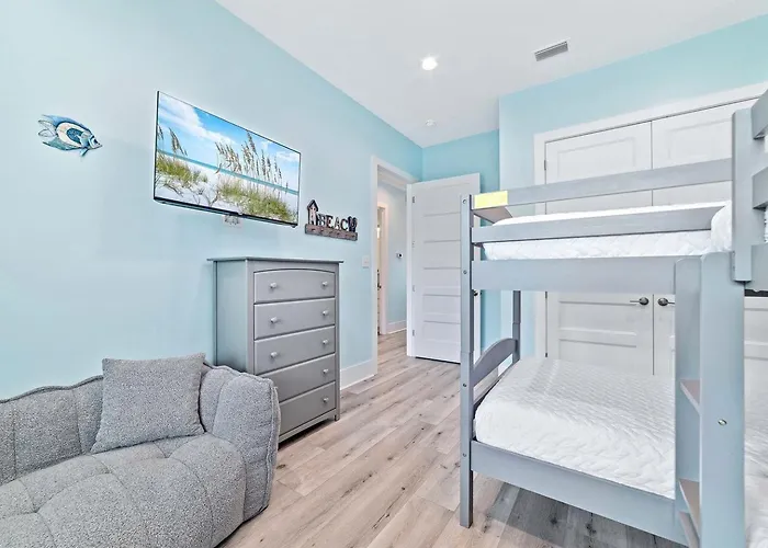 Luxurious Waterfront Lagoon With Heated Pool & Private Dock Near Gulf Shores, Alabama *