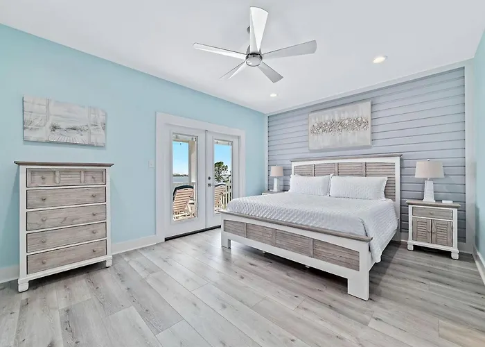 Luxurious Waterfront Lagoon With Heated Pool & Private Dock Near Gulf Shores, Alabama *