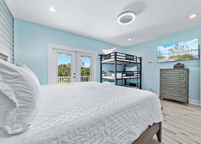 Luxurious Waterfront Lagoon With Heated Pool & Private Dock Near Gulf Shores, Alabama Holiday home