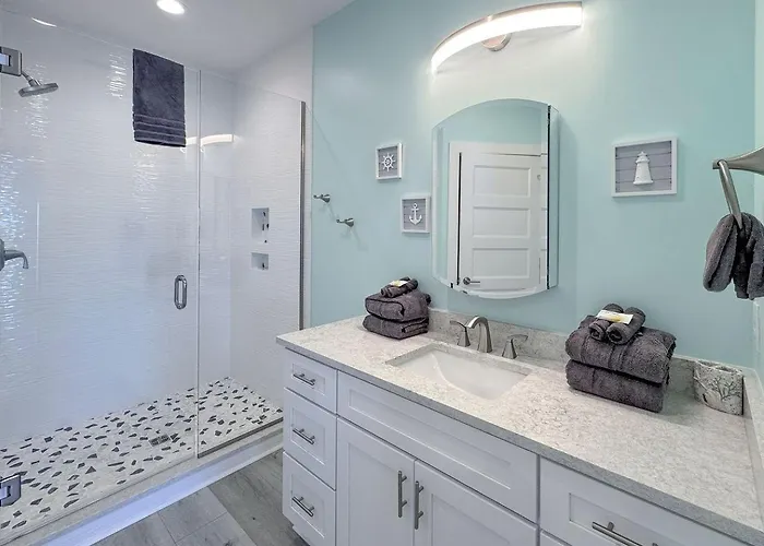 Luxurious Waterfront Lagoon With Heated Pool & Private Dock Near Gulf Shores, Alabama *