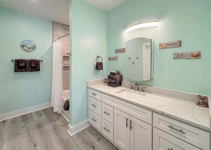 Luxurious Waterfront Lagoon With Heated Pool & Private Dock Near Gulf Shores, Alabama Holiday home *
