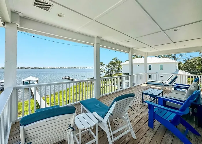 Luxurious Waterfront Lagoon With Heated Pool & Private Dock Near Gulf Shores, Alabama Holiday home
