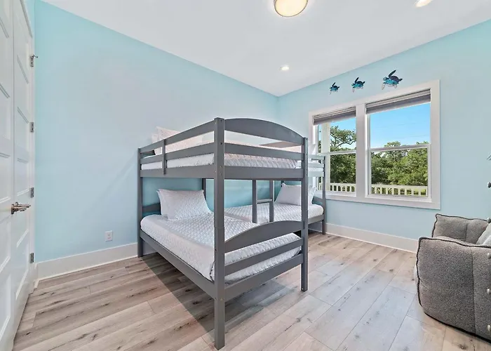 Luxurious Waterfront Lagoon With Heated Pool & Private Dock Near Gulf Shores, Alabama *