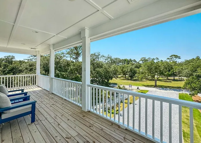 Luxurious Waterfront Lagoon With Heated Pool & Private Dock Near Gulf Shores, Alabama *