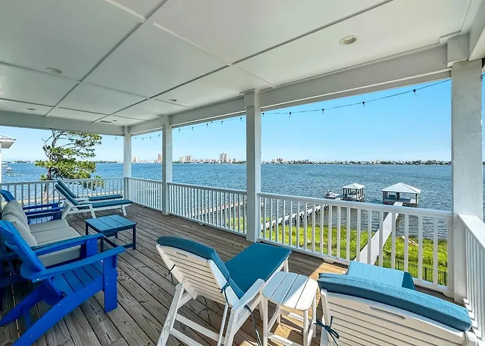 Luxurious Waterfront Lagoon With Heated Pool & Private Dock Near Gulf Shores, Alabama *