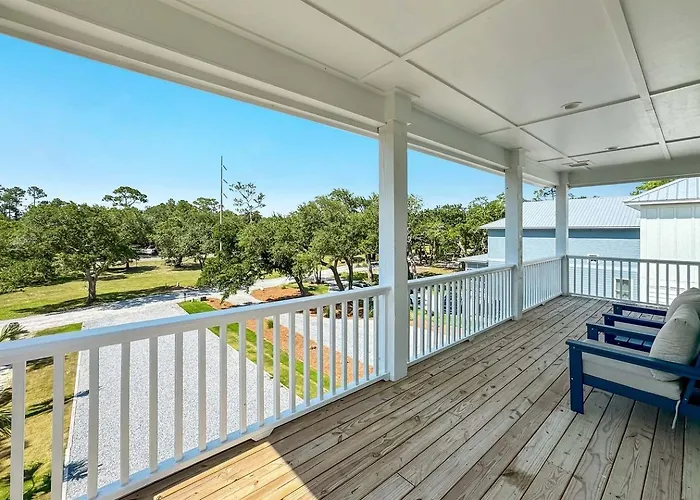 Luxurious Waterfront Lagoon With Heated Pool & Private Dock Near Gulf Shores, Alabama Holiday home
