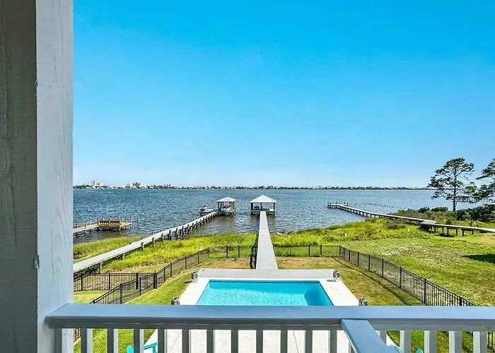 Luxurious Waterfront Lagoon With Heated Pool & Private Dock Near Gulf Shores, Alabama Holiday home *