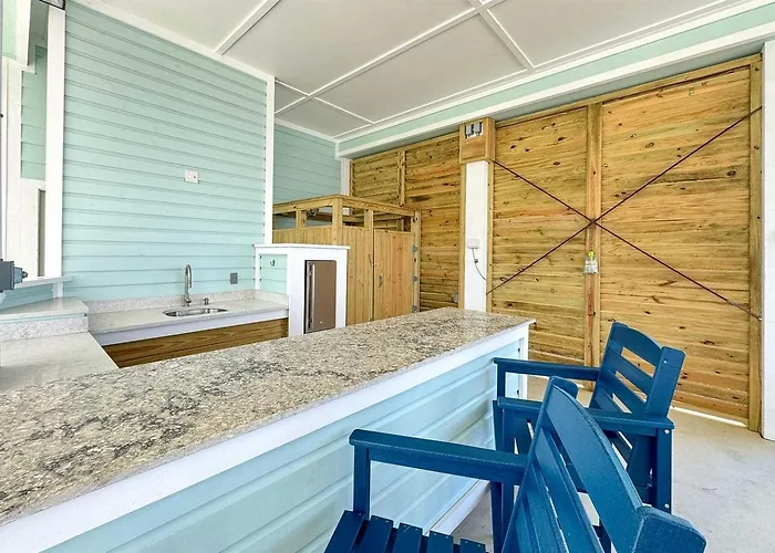 Luxurious Waterfront Lagoon With Heated Pool & Private Dock Near Gulf Shores, Alabama