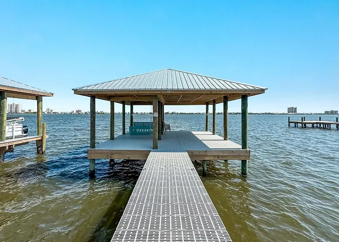 Luxurious Waterfront Lagoon With Heated Pool & Private Dock Near Gulf Shores, Alabama *