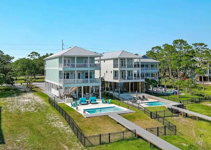 Luxurious Waterfront Lagoon With Heated Pool & Private Dock Near Gulf Shores, Alabama Holiday home